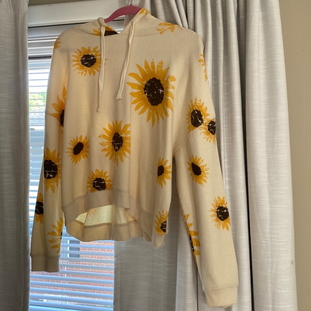 Altar’d State Sunflower Hoodie🌻